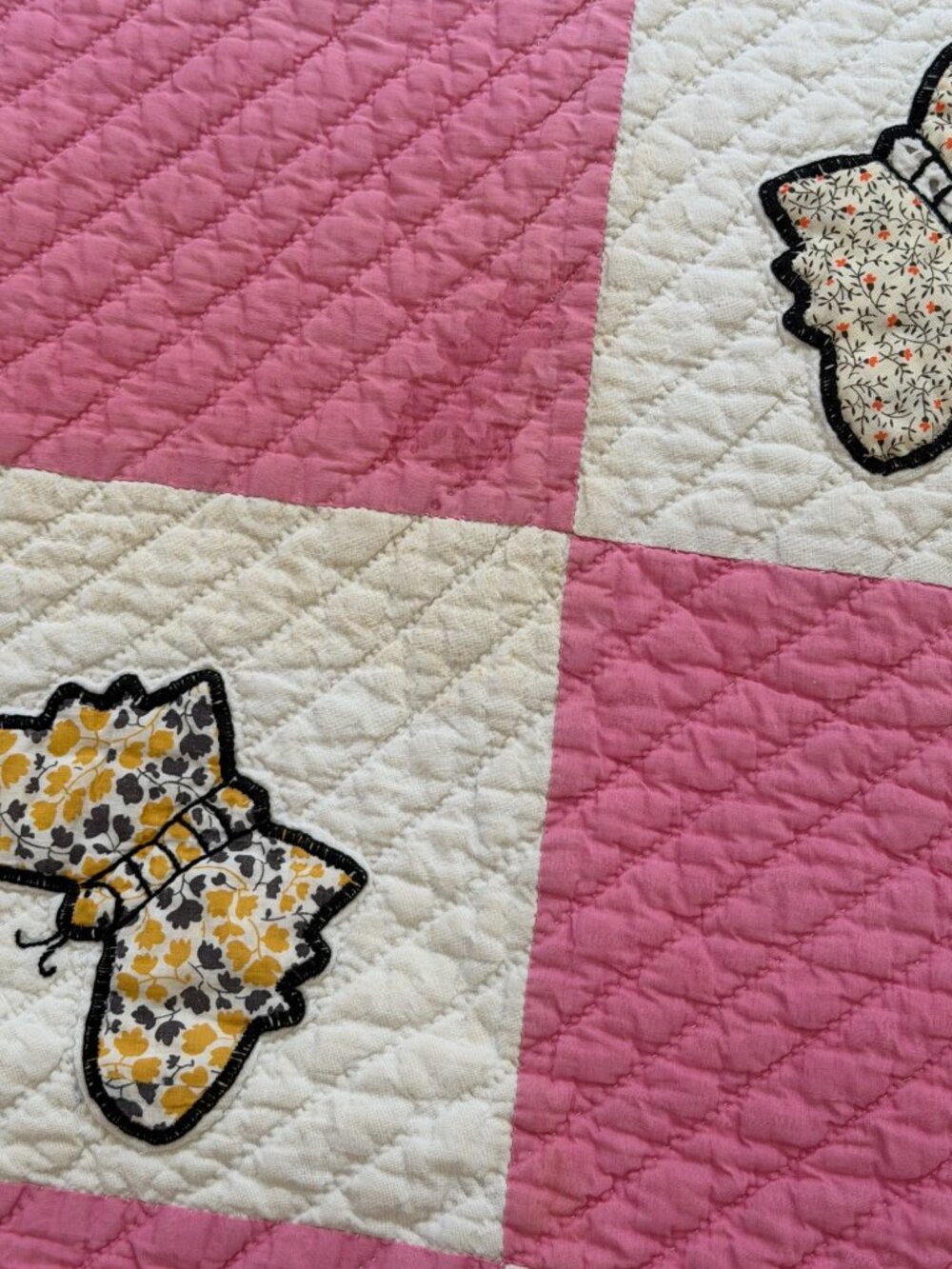 Handmade PinkWhite Butterfly Stitched Applique Antique Vintage Quilt Sz 63x70 - Picture 7 of 11